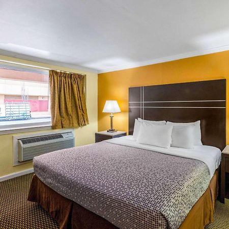 Econo Lodge Beach And Boardwalk Atlantic City Exterior foto