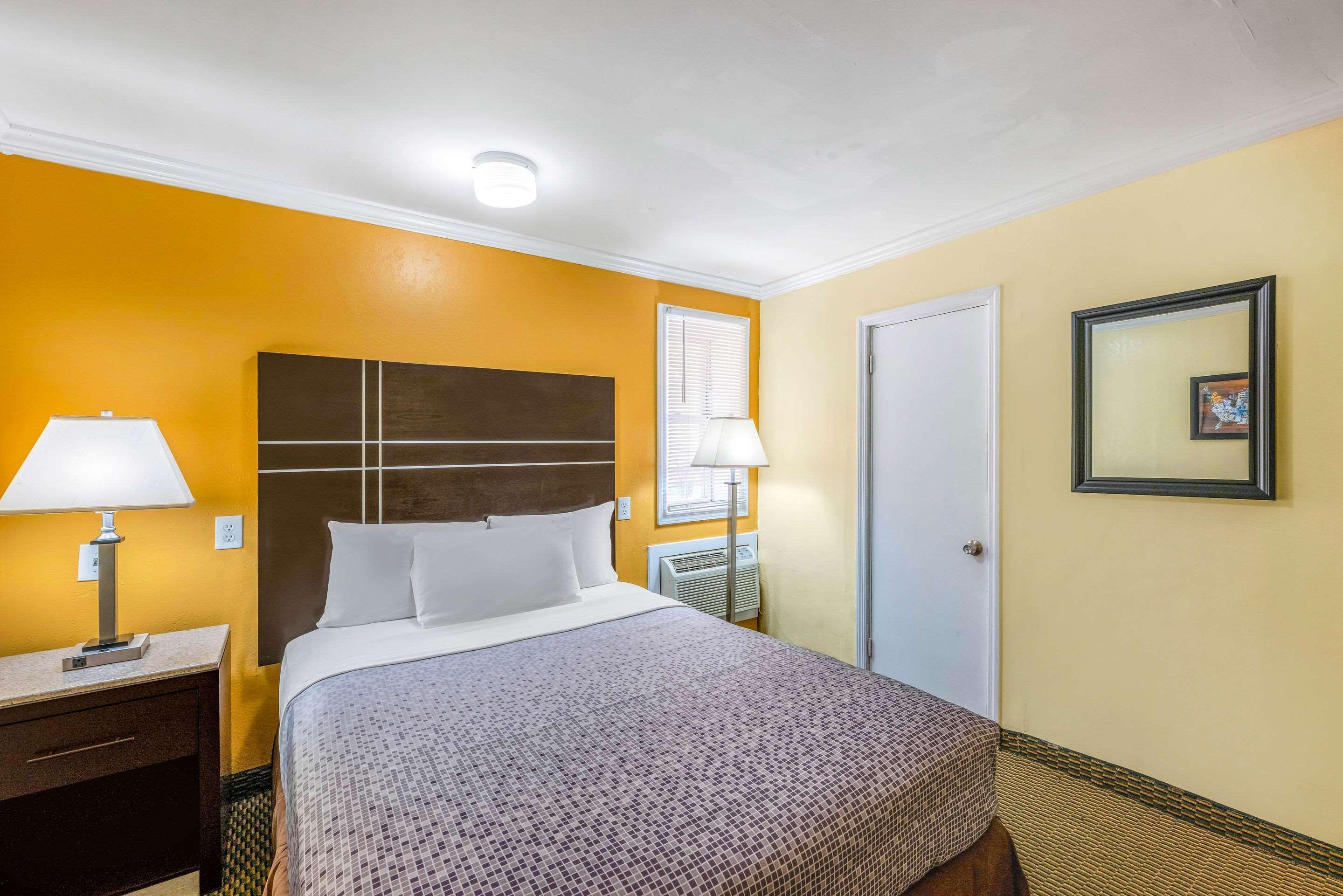 Econo Lodge Beach And Boardwalk Atlantic City Exterior foto